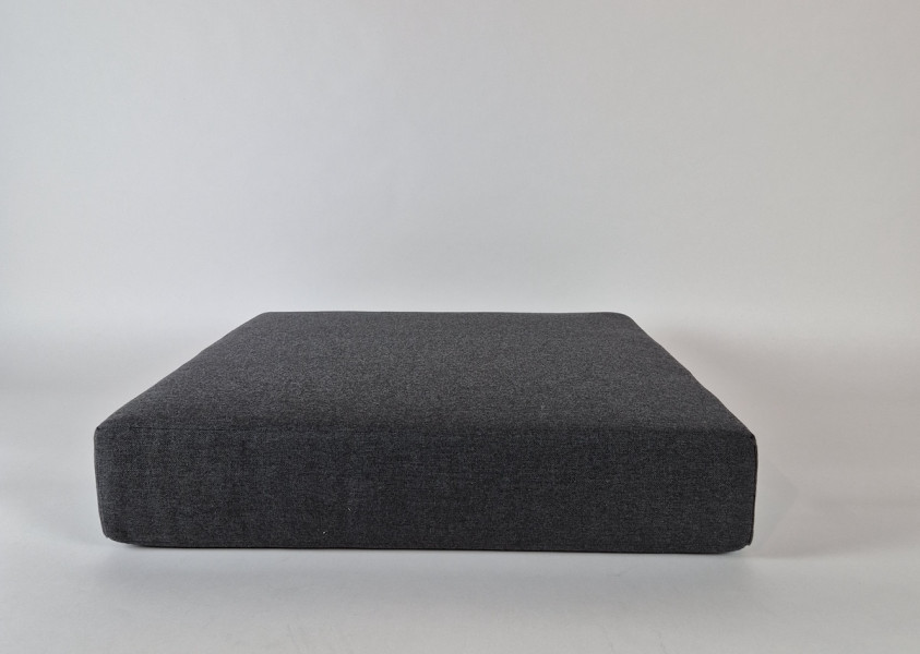 Zitkussen strak, Natte Sooty, 71x71x13,5 cm. R-001
