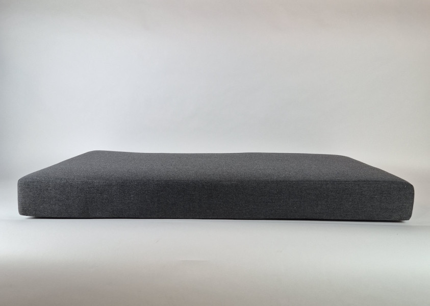 Zitkussen strak, Natte Sooty, 135,5x75x13,5 cm. R-002