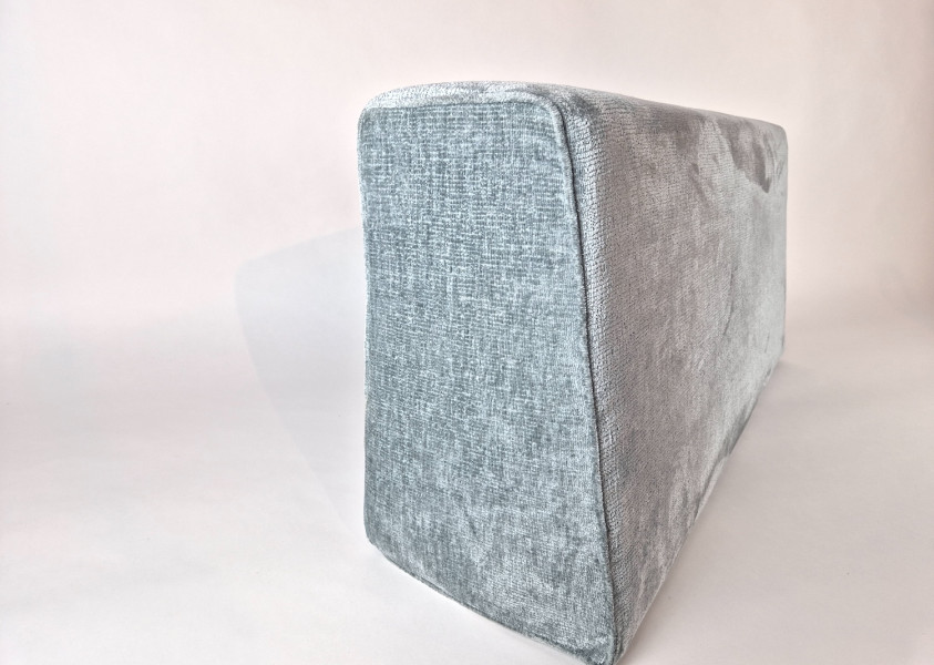Rugkussens schuin, Bouclé Sky blue, 111x50x21x30 cm. R-073
