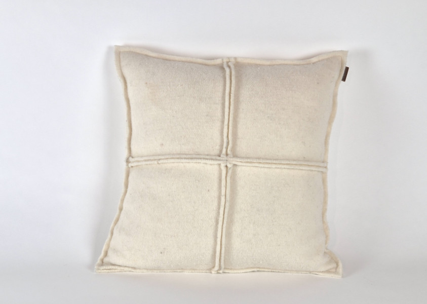 Sierkussen vierkant, 100% hollands wol wit, 60x60 cm R-078