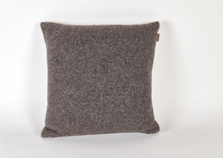 Sierkussen vierkant, 100% hollands wol bruin, 60x60 cm R-079
