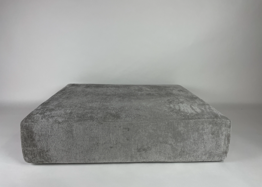 Zitkussen strak, Bouclé silver stof, 90x78,5x20. R-231