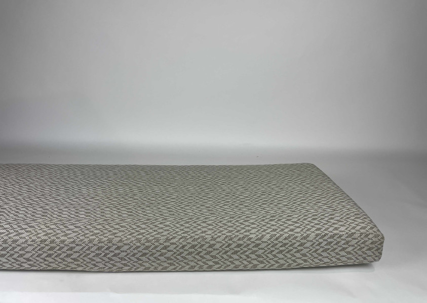 Zitkussen, Didi Taupe, Lekker stevig, tussenstuk afwerking, 220x53x8. R-239