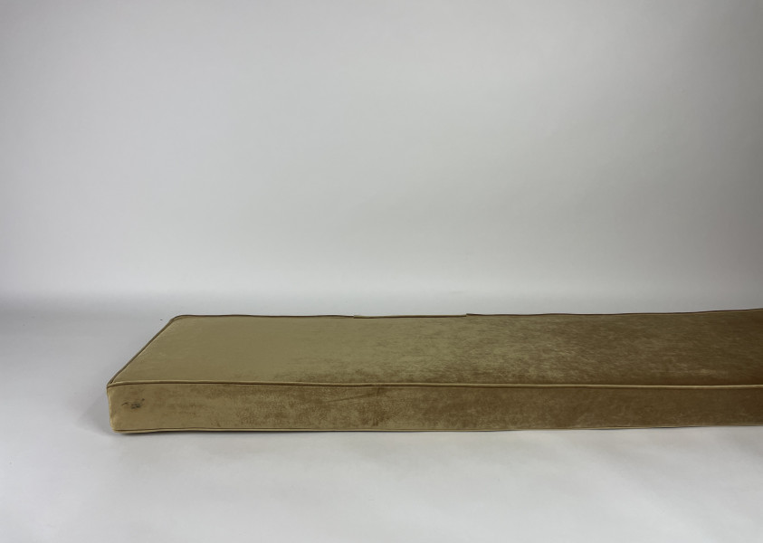 Zitkussen, Velours soft Gold, dubbel koord afwerking, 180x37x8. R-233